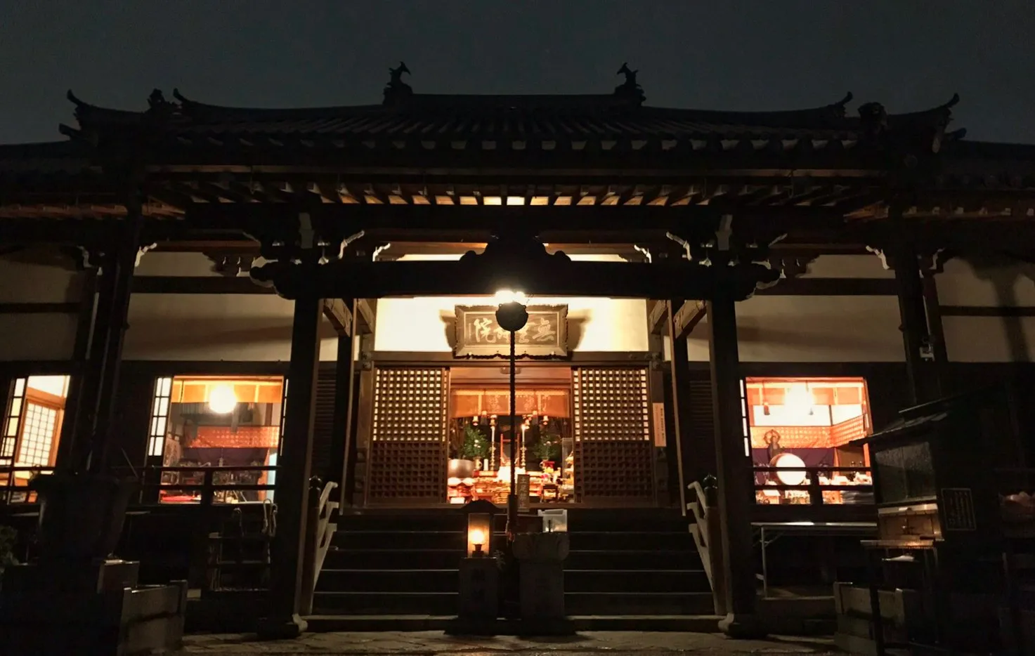 夜の本堂